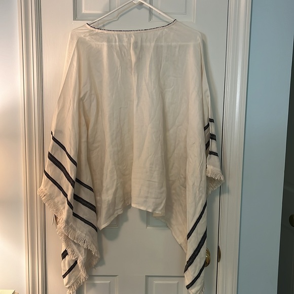 Velvet by Graham and Spencer summer poncho.  Gorgeous fabric bead and embroidery - Picture 2 of 6